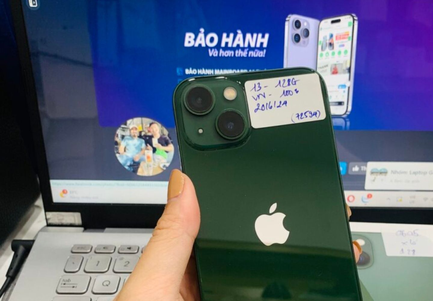 Cụm camera kép trên iPhone 13