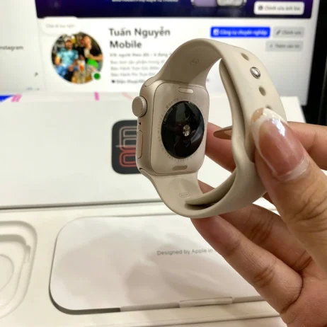 Apple Watch SE 3 40mm Starlight cạnh viền núm Digital Crown