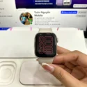 Apple Watch SE 3 40mm Starlight mặt trước màn hình Always-On
