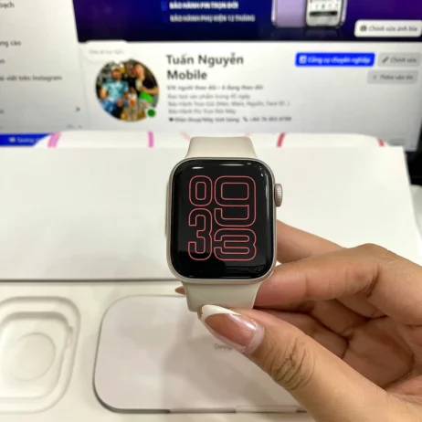 Apple Watch SE 3 40mm Starlight mặt trước màn hình Always-On