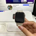 Apple Watch SE 3 40mm Starlight mặt trước vỏ nhôm