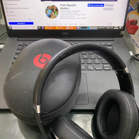 Tai nghe Beats Studio Wireless đen cũ tổng thể kèm case