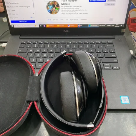 Beats Studio Wireless đen gập gọn trong case