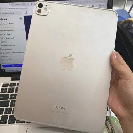 iPad Pro 11 inch M4 256G Bạc mặt lưng