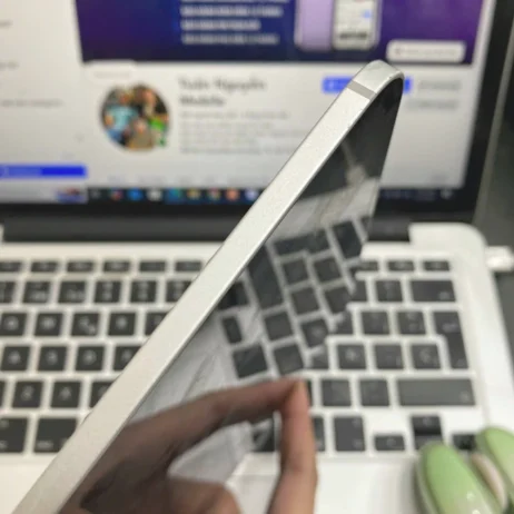 iPad Pro M4 cạnh bên profile
