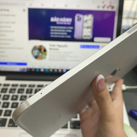 iPad Pro M4 cổng USB-C Thunderbolt
