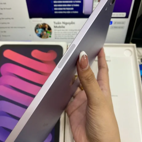 iPad mini 7 Tím cạnh viền và cụm camera sau