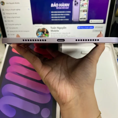 iPad mini 7 Tím cạnh dưới cổng USB-C và loa