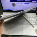 iPad Pro 12.9 inch thế hệ 5 cạnh trên loa