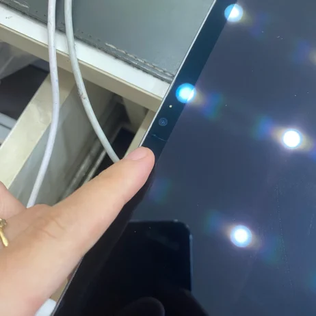 iPad Pro 12.9 inch thế hệ 5 góc màn hình và camera trước