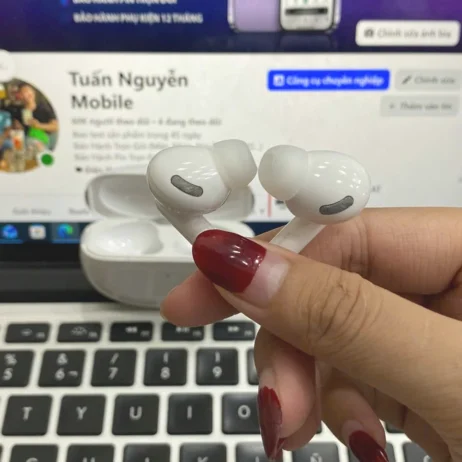 Oppo Enco X2 trắng cũ tai nghe cận cảnh