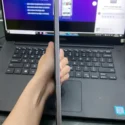 Samsung Galaxy Tab A8 cu canh trai vien may