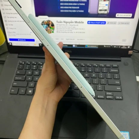 samsung-tab-s9-fe-xanh-cu-canh-ben-but Samsung Galaxy Tab S9 FE Xanh cũ cạnh bên gắn bút S Pen