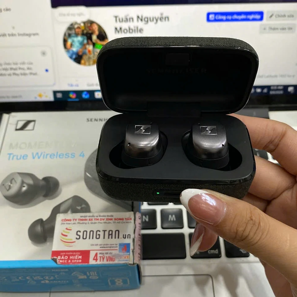 sennheiser-momentum-true-wireless-4-den-cu-tai-nghe-va-hop Tai nghe Sennheiser Momentum True Wireless 4 đen cũ trong hộp sạc