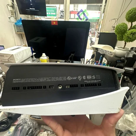 Máy PS5 CFI-1215A cũ tem model mặt đáy