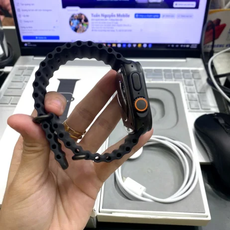 Apple Watch Ultra 3 49mm Đen núm Digital Crown