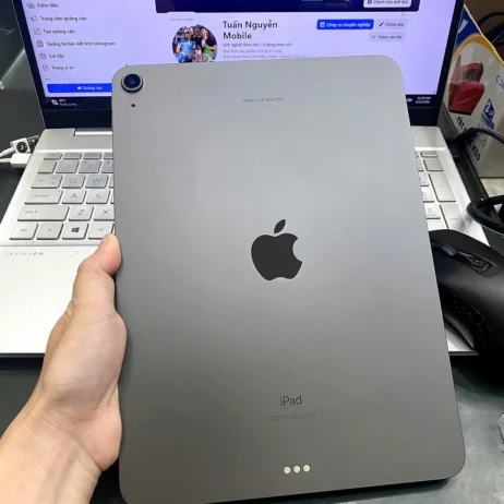 iPad Air 4 256GB màu Xám mặt lưng logo Apple