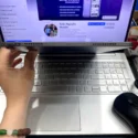 iPad Air 4 cạnh trên loa và mic