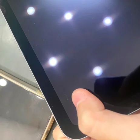 iPad Air 4 màn hình soi ánh sáng