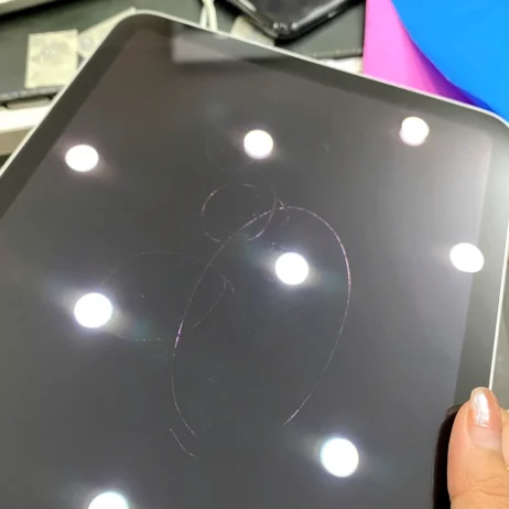 ipad-gen-11-a16-128gb-bac-vet-xuoc-man-hinh-khi-tat iPad Gen 11 A16 128GB Bạc vết xước màn hình khi tắt