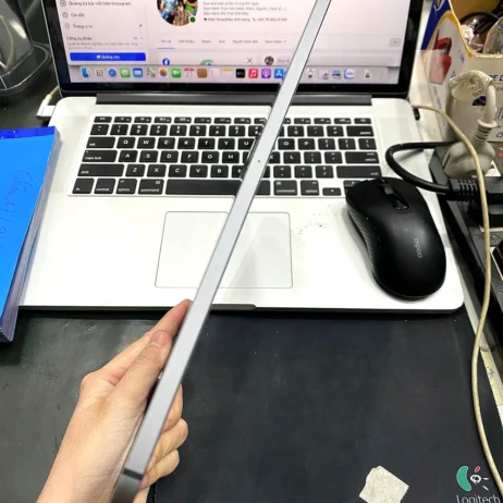 ipad-pro-11-inch-the-he-3-m1-256gb-xam-canh-ben-trai iPad Pro 11 inch thế hệ 3 M1 cạnh bên trái
