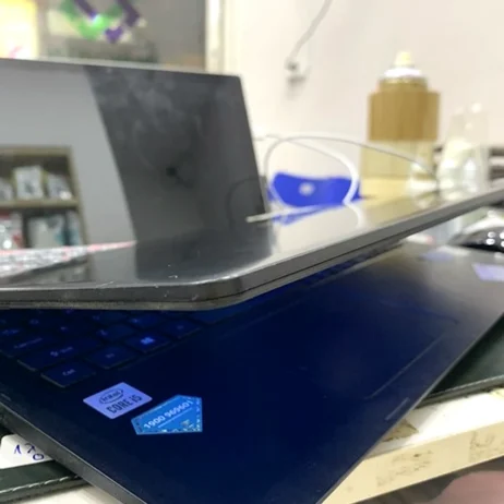 Laptop Acer Aspire 3 A315-56 cạnh cổng kết nối