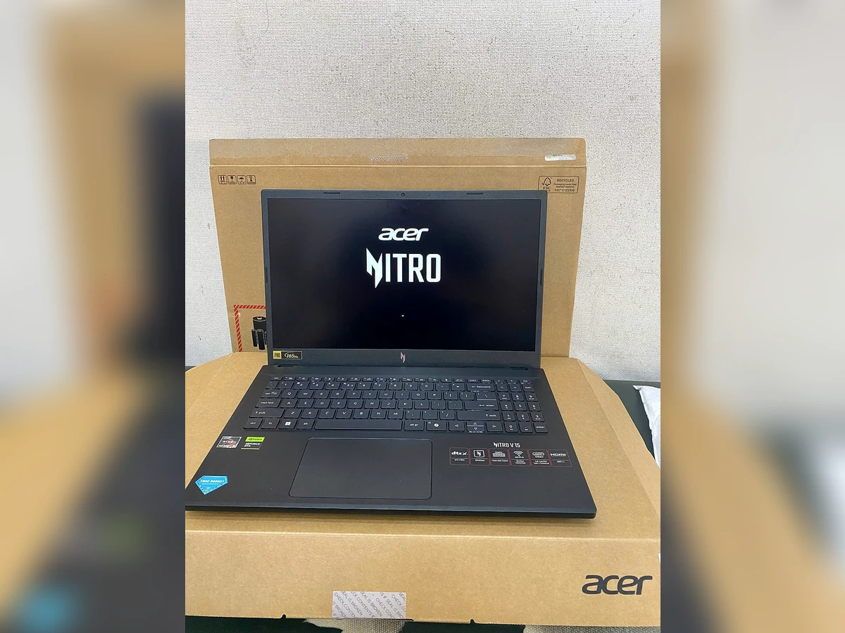 Laptop Acer Nitro V15 ANV15-41 mở máy màn NITRO trên hộp