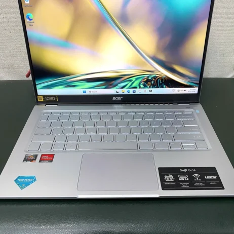 Laptop Acer Swift Go 14 bàn phím và màn hình
