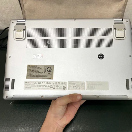Laptop Acer Swift Go 14 mặt đáy