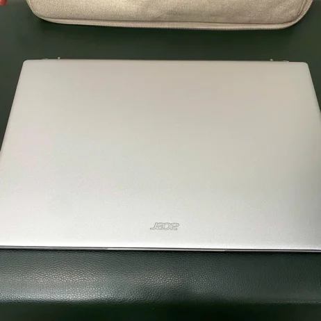 Laptop Acer Swift Go 14 nắp lưng logo Acer