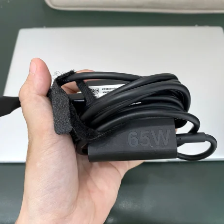 Laptop Acer Swift Go 14 sạc 65W kèm theo