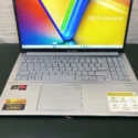 Laptop Asus Vivobook Go E1504FA bàn phím và màn hình