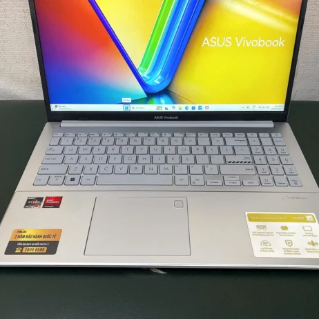 Laptop Asus Vivobook Go E1504FA bàn phím và màn hình
