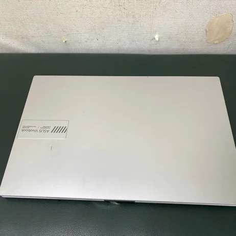 laptop-asus-vivobook-go-e1504fa-nap-lung Laptop Asus Vivobook Go E1504FA nắp lưng