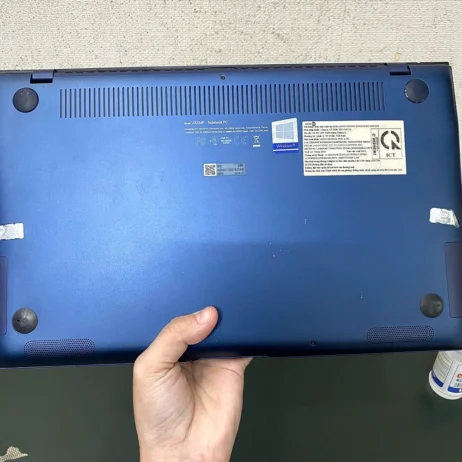 Laptop ASUS ZenBook UX334FAC mặt đáy