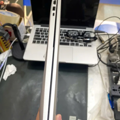 laptop-dell-inspiron-16-5620-canh-mong-cong-ket-noi Laptop Dell Inspiron 16 5620 cạnh mỏng và cổng kết nối