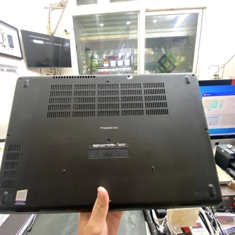 Laptop Dell Precision 3530 mặt đáy nhãn Precision 3530