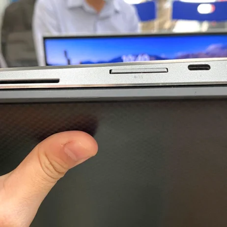 laptop-dell-precision-7530-khe-tan-nhiet Laptop Dell Precision 7530 khe tản nhiệt sau