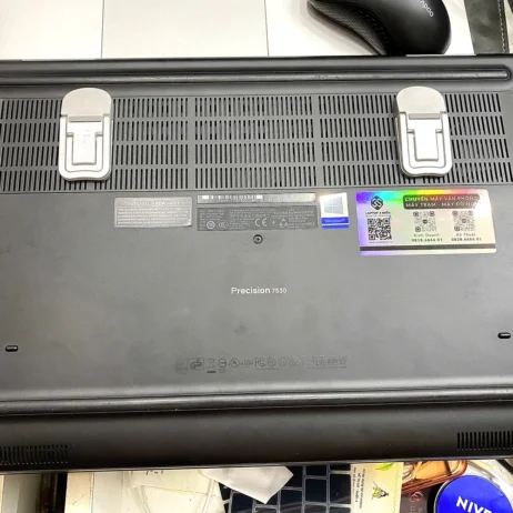laptop-dell-precision-7530-mat-day Laptop Dell Precision 7530 mặt đáy