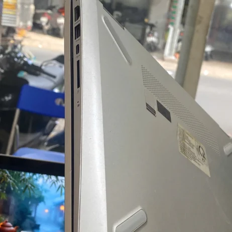 laptop-hp-pavilion-x360-canh-ben-cong-ket-noi Laptop HP Pavilion x360 cạnh bên cổng USB và khe thẻ
