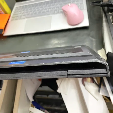 laptop-hp-victus-16-canh-sau-tan-nhiet Laptop HP Victus 16 cạnh sau khe tản nhiệt