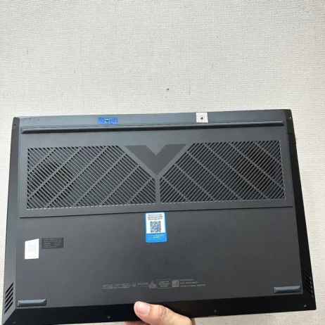 laptop-hp-victus-16-mat-day-tan-nhiet Laptop HP Victus 16 mặt đáy khe tản nhiệt