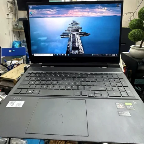 Laptop HP Victus 16 Ryzen 5 5600H GTX 1650 mở máy