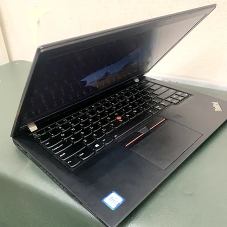 Laptop ThinkPad T470s góc nghiêng