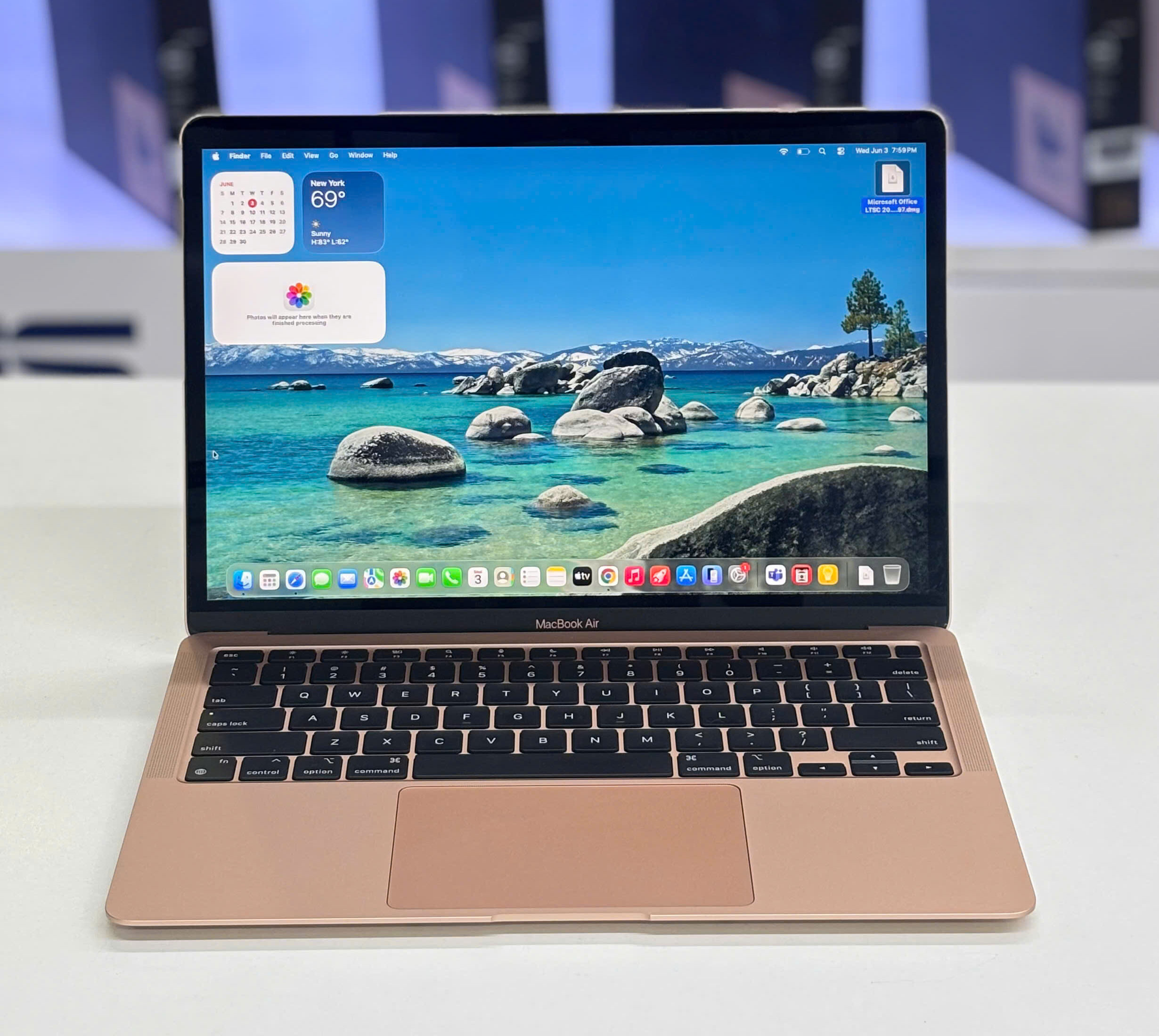 Macbook m1 2020 màu đồng