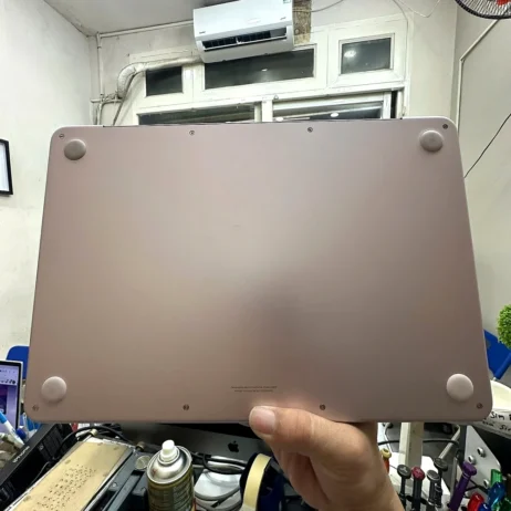 MacBook Neo 13 inch màu Hồng mặt đáy