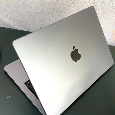 MacBook Pro 14 M1 Pro 2021 Xám mặt lưng logo Apple