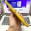 Nintendo Switch Lite vàng cũ cạnh dưới cổng USB-C