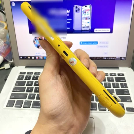 nintendo-switch-lite-vang-cu-cong-usb-c Nintendo Switch Lite vàng cũ cạnh dưới cổng USB-C