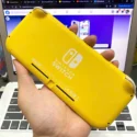 Nintendo Switch Lite vàng cũ mặt lưng